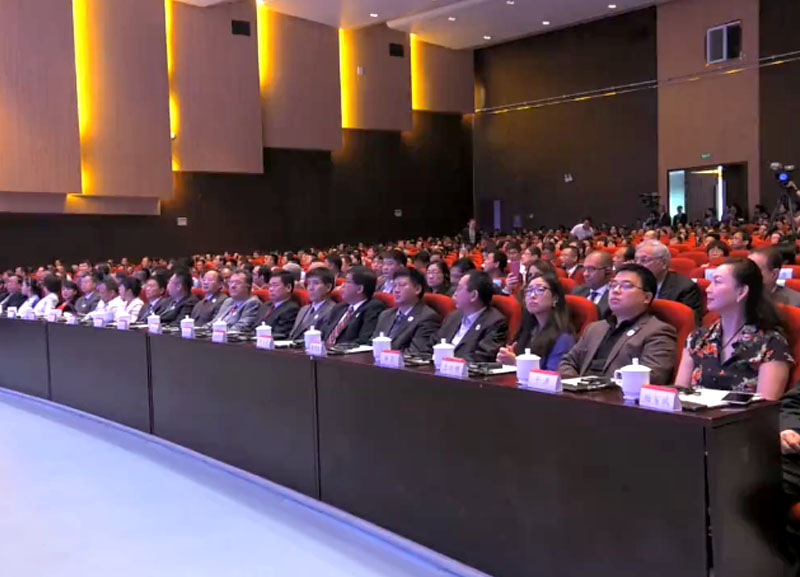 每个妇女，每个儿童启动典礼